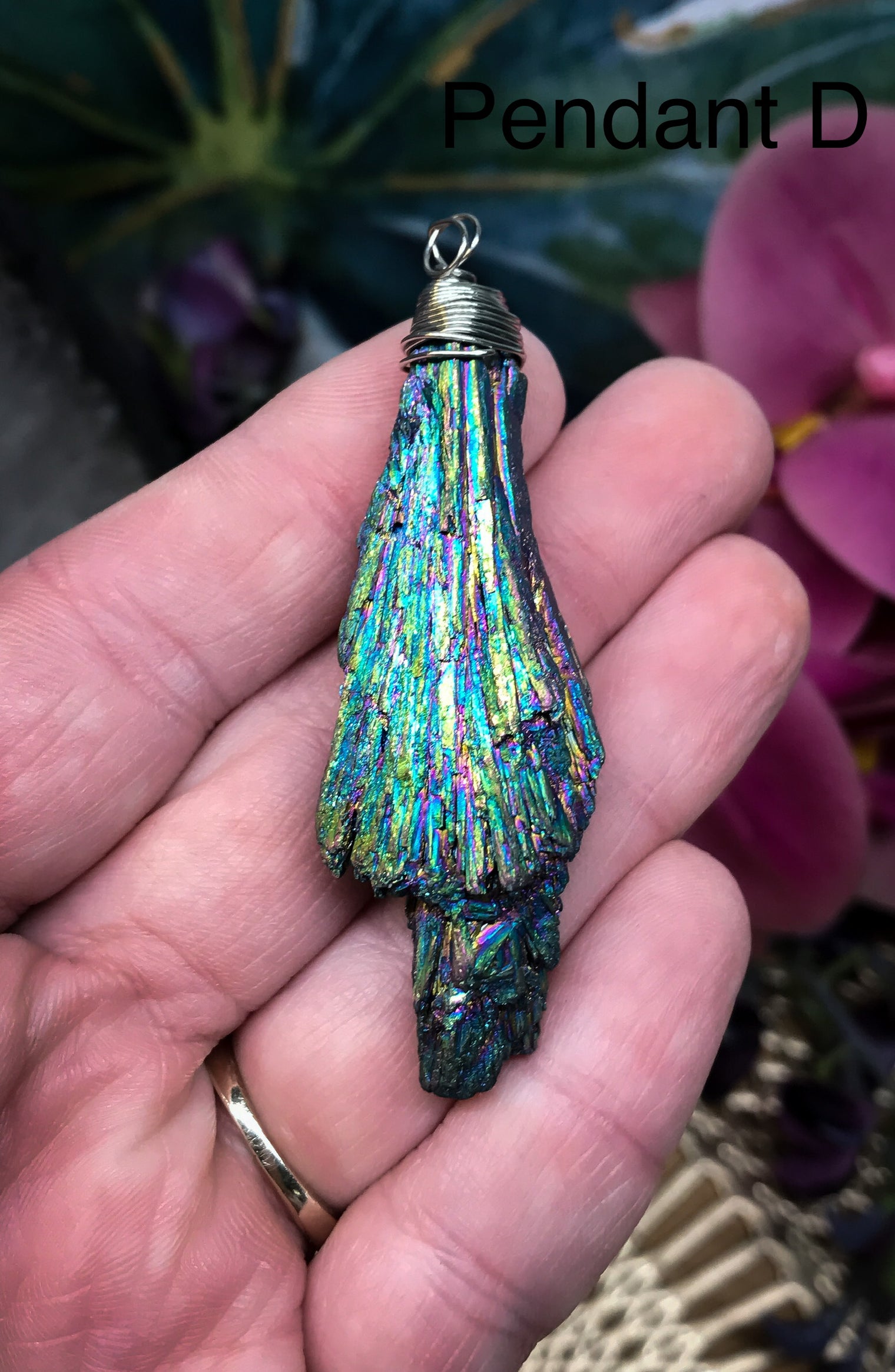 Titanium Aura Kyanite Fan Pendant for Chakra Charging, Restoring Balance & Promotes Positive Energy